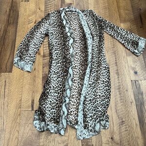 Vision Woman’s Animal Print Cardigan Size M